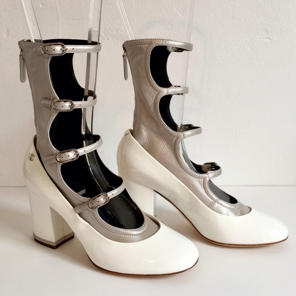 RARE NWT CHANEL WHITE PATENT PUMP WITH LAMBSKIN GLADIATOR INSET - Picture 10 of 13
